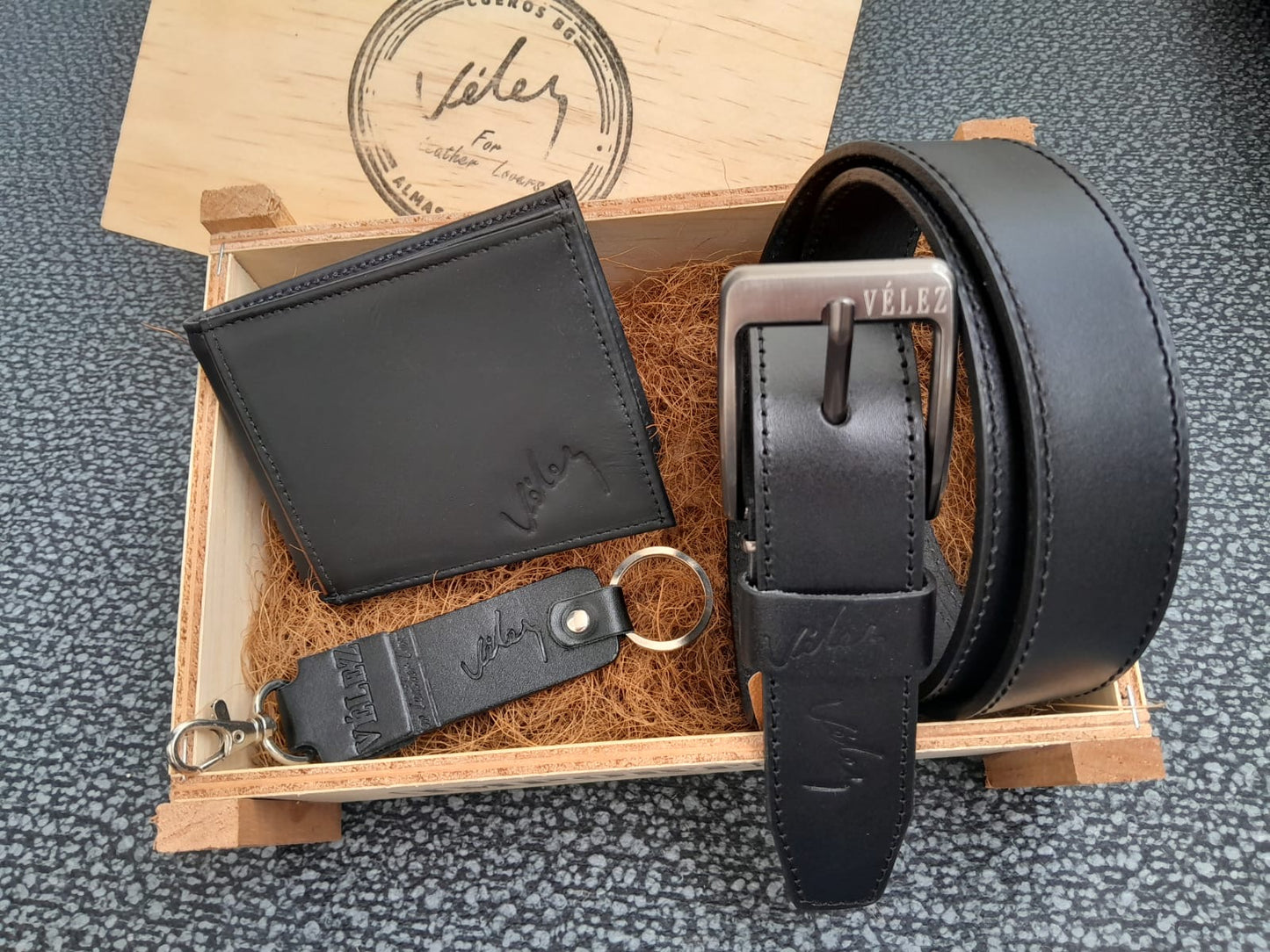 Combo Hombre Vélez: Correa Cost + Billetera + Llavero + Caja Vélez