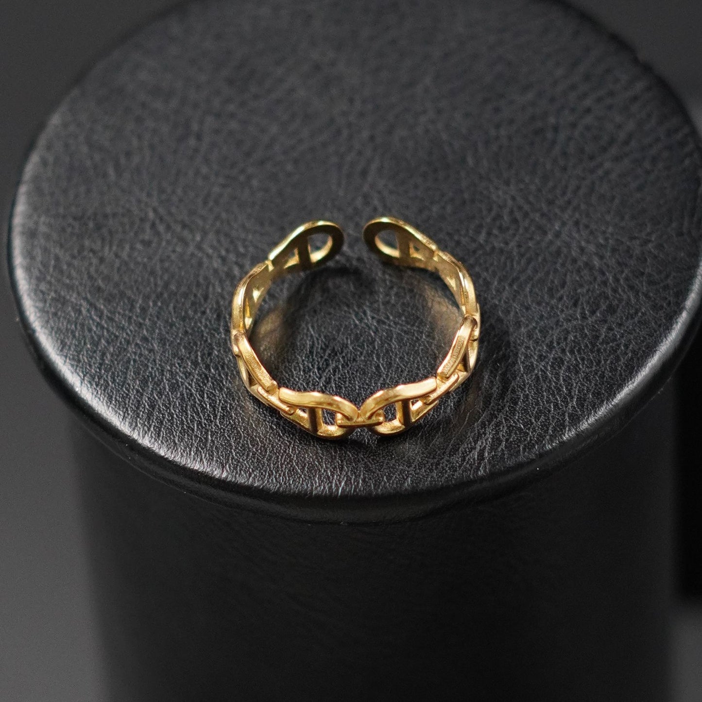 Anillo Tipo Cartier Dorada