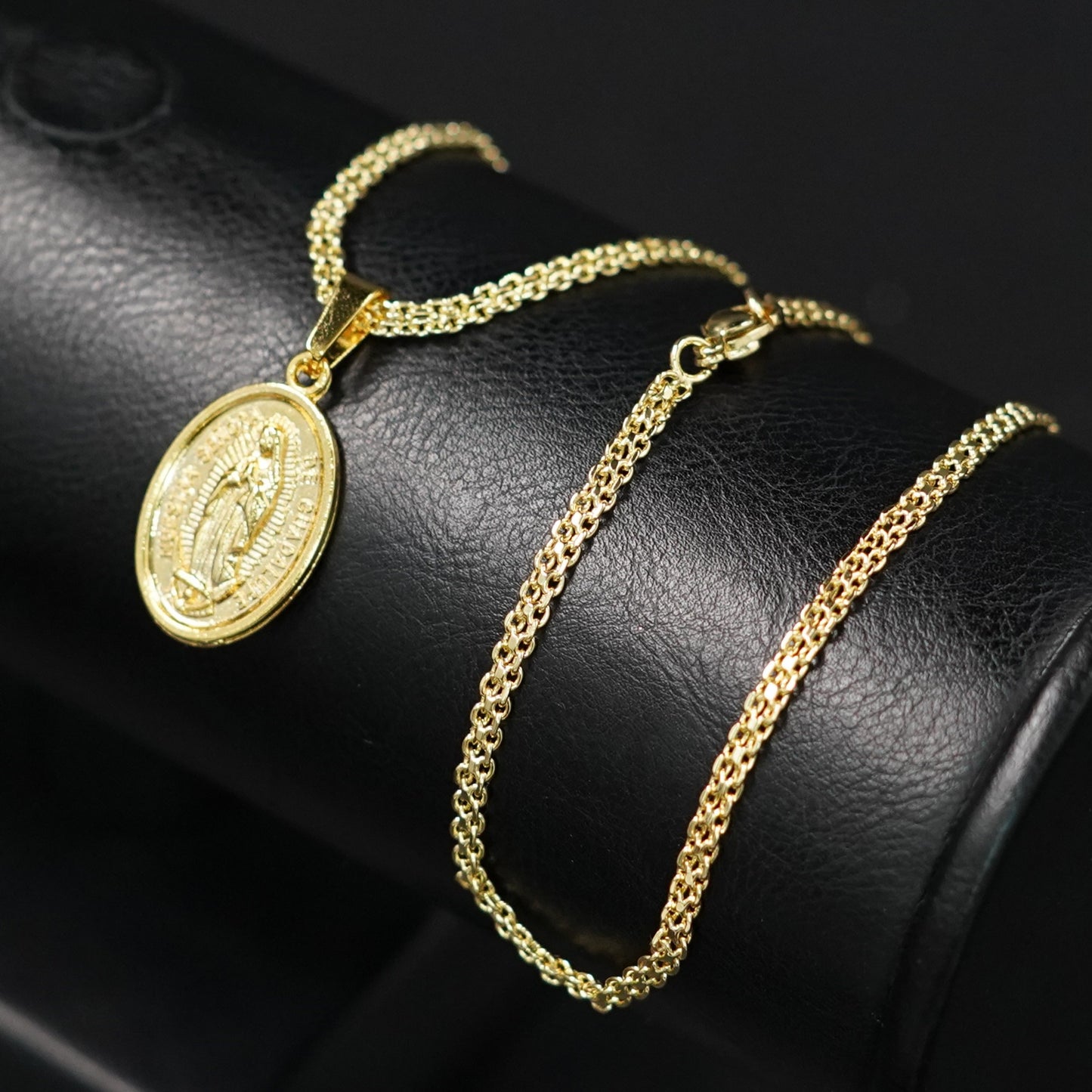 Combo: Cadena + Medalla de la Virgen + Pulsera + Candongas