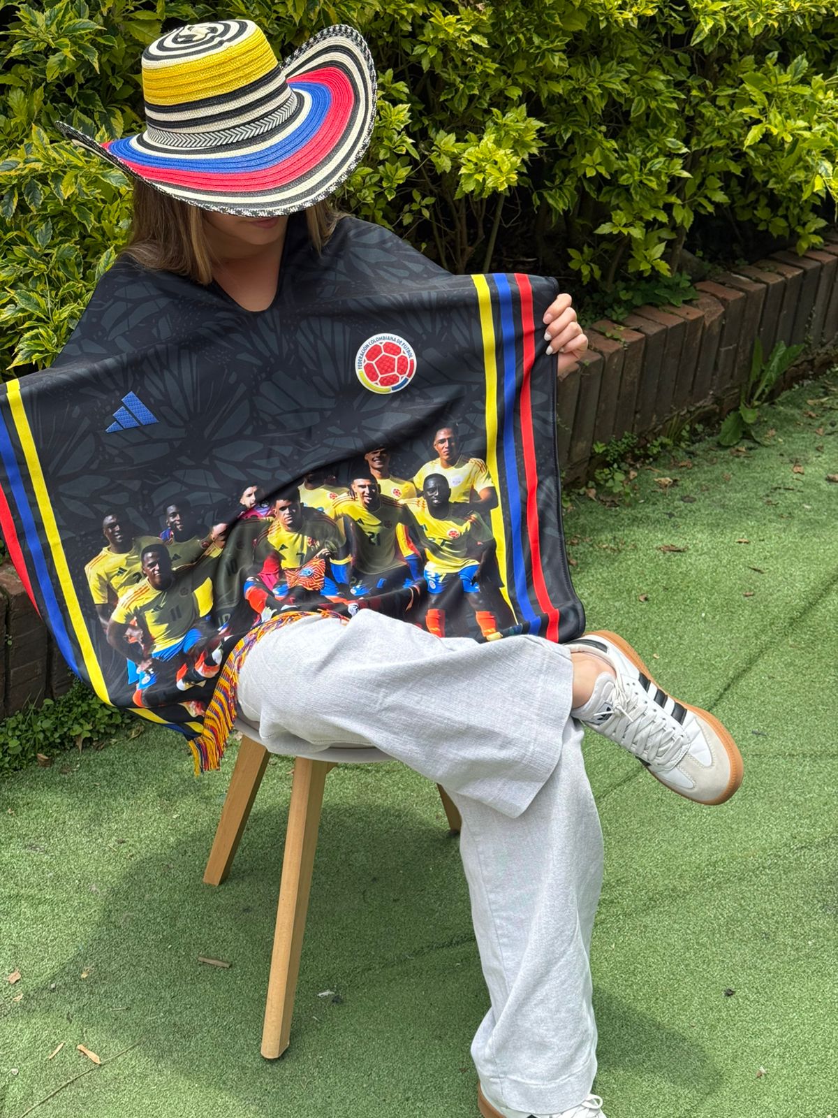 Combo Poncho + Sombrero Selección Colombia
