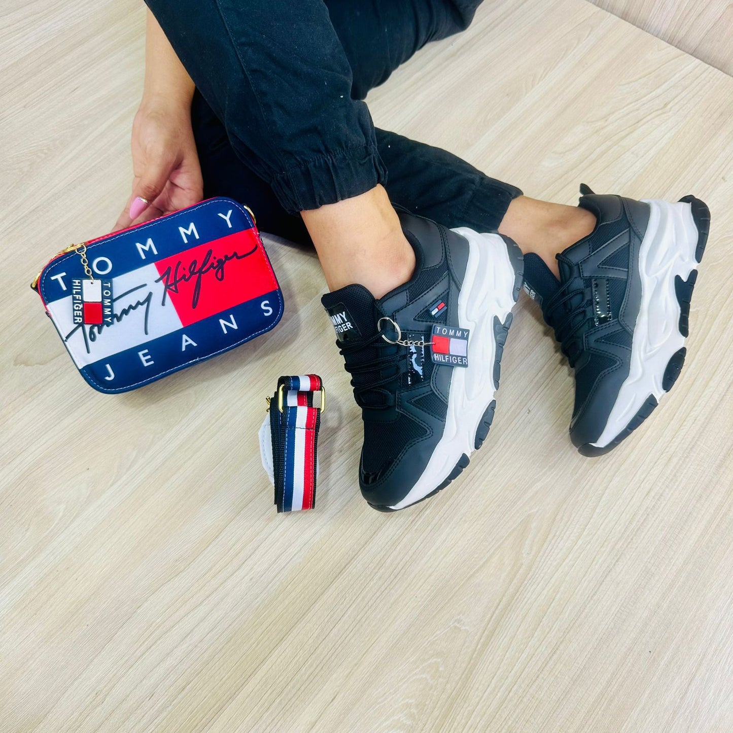 Combo Dama Tommy: Bolso + Tenis