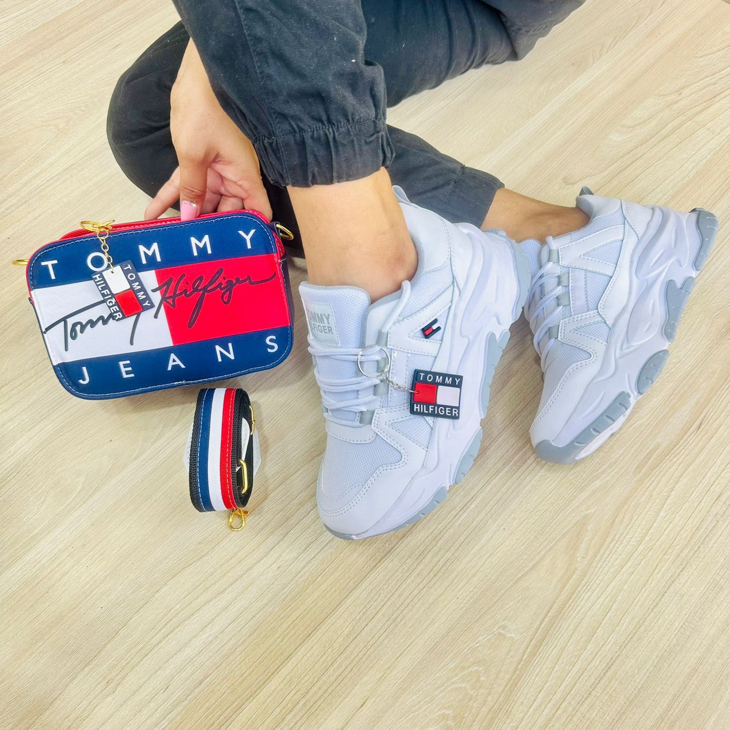 Combo Dama Tommy: Bolso + Tenis