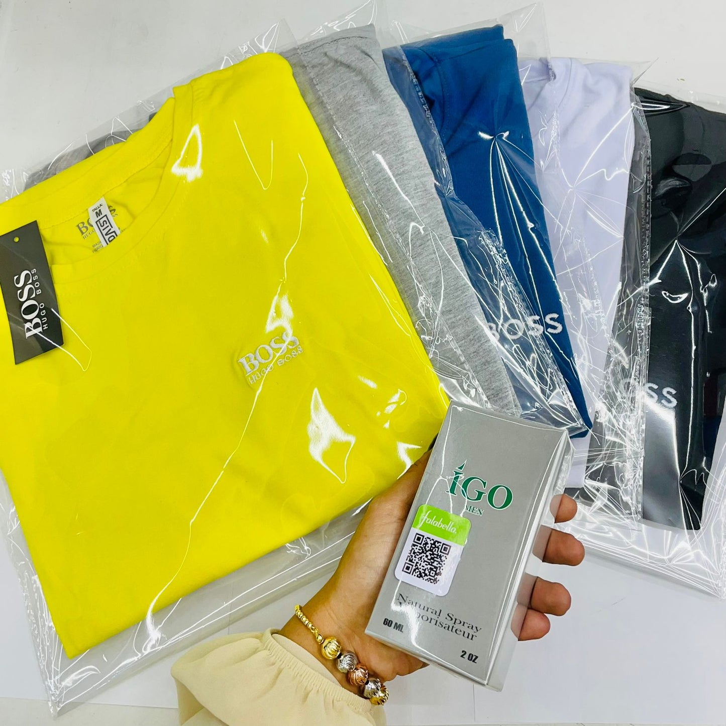 Combo Caballero: 5 Camisetas Hugo Boss + Perfume con Fragancia Acqua Dio Gio